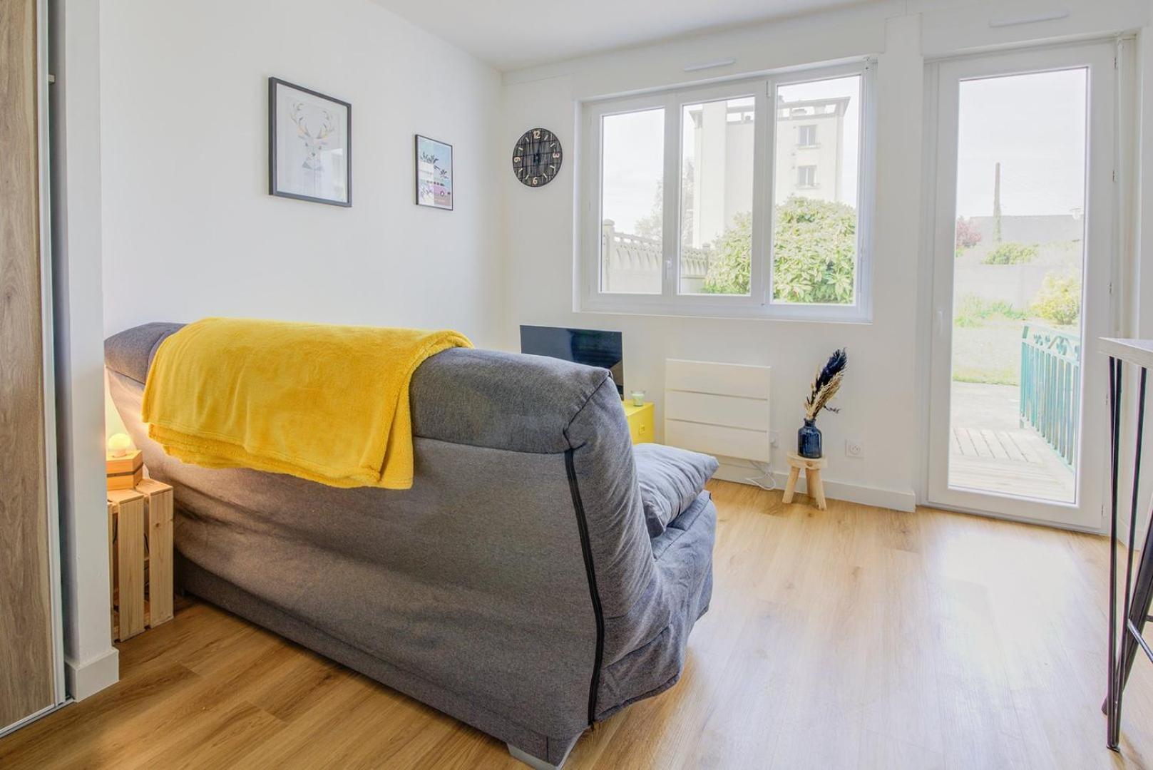 Апартаменты Le Yellow, Studio Renove, Tout Confort, Jardin Сен-Жак-де-ла-Ланд Экстерьер фото